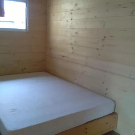 Drewniany Na Skraju Mikolajek بيت خشبي *