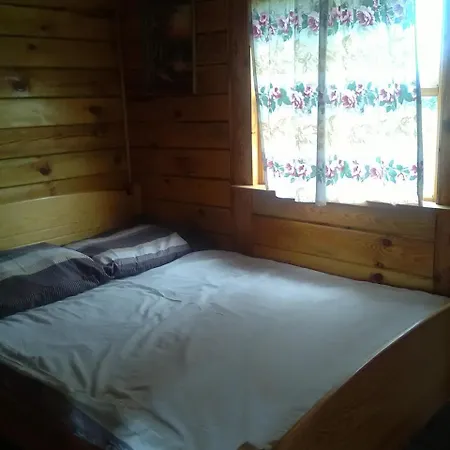 Drewniany Na Skraju Mikolajek بيت خشبي *